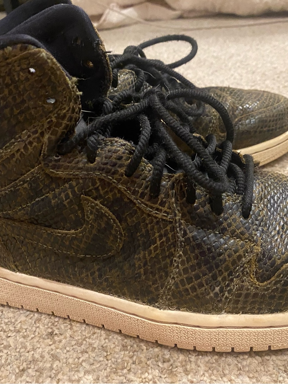 Jordan 1’s Black Snake-Texture High-Top Sneakers - Picture 5 of 9
